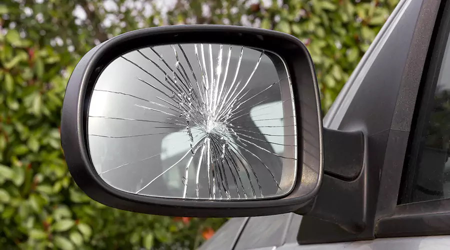 Could poor use of a car’s mirrors help explain a collision?